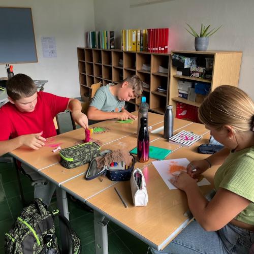 Klasse 2B_Vorbereitung für die Straßenmalaktion