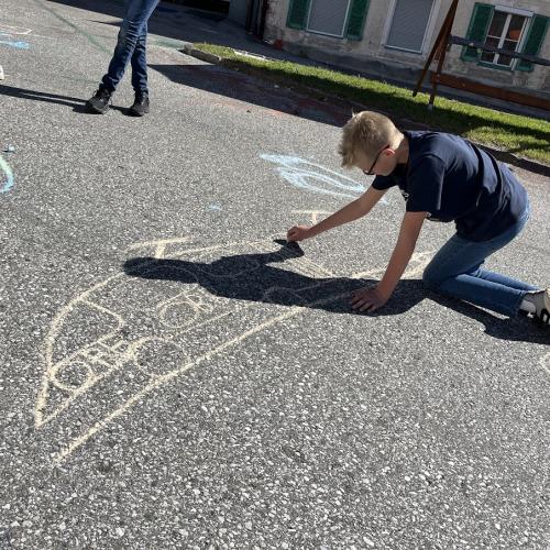 Klasse 2B_Vorbereitung für die Straßenmalaktion