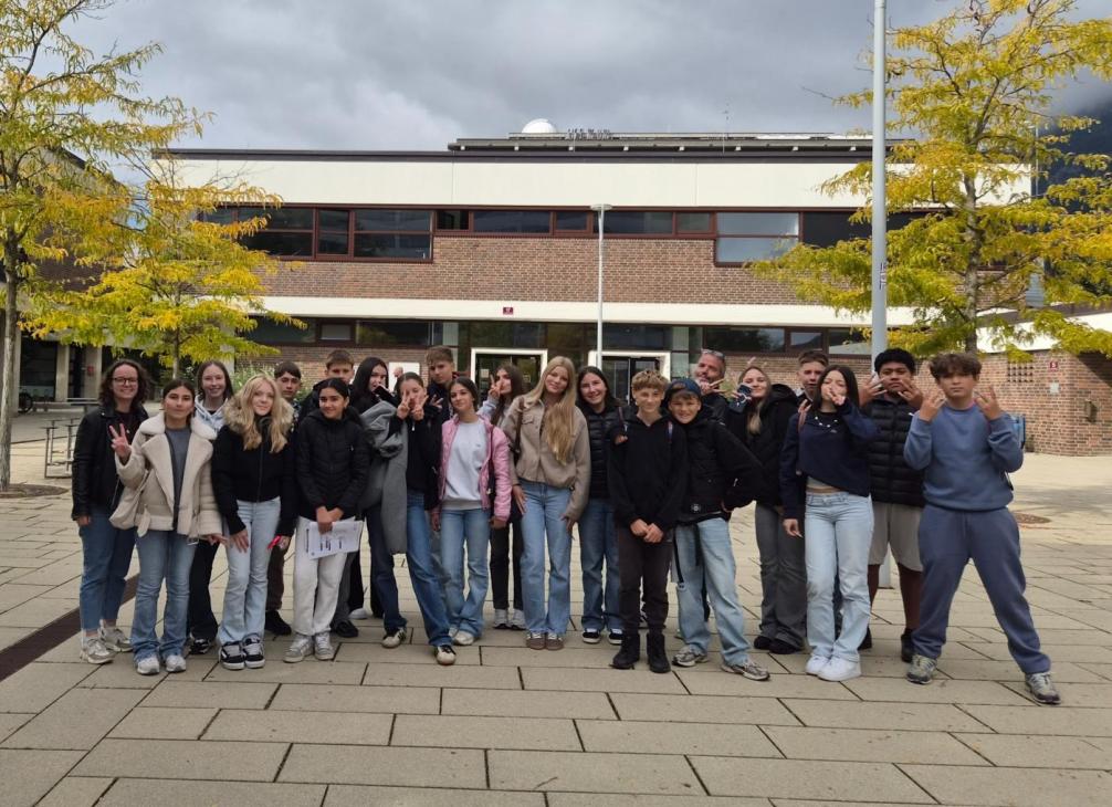 junge uni 4b