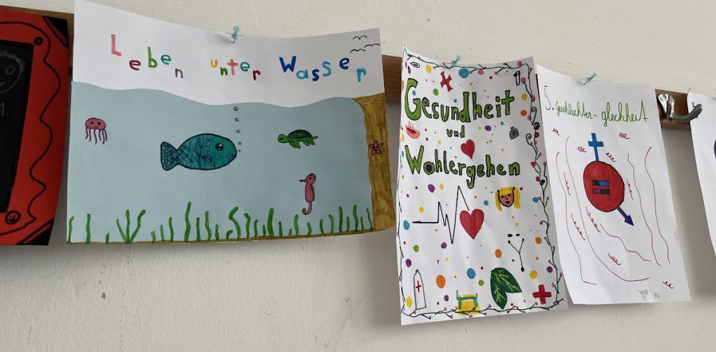 selbstgestaltete Plakate zu den Nachhaltigkeitszielen
